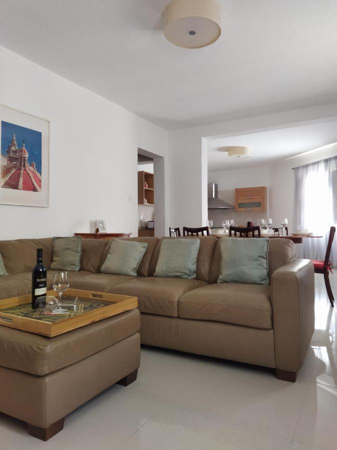 Centrally Located Bugibba Apartment - Seaside Comfort Σεντ Πόλς Μπέι Εξωτερικό φωτογραφία